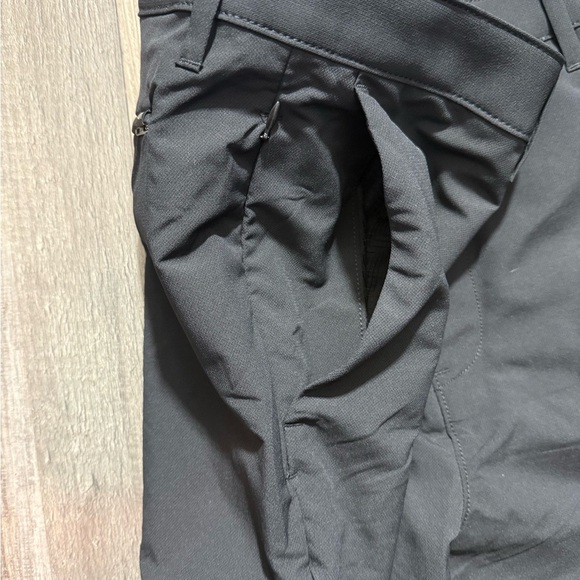 Banana Republic Slim-Fit Tech Pants - True
Black (40x30) casual pants - Picture 5 of 5